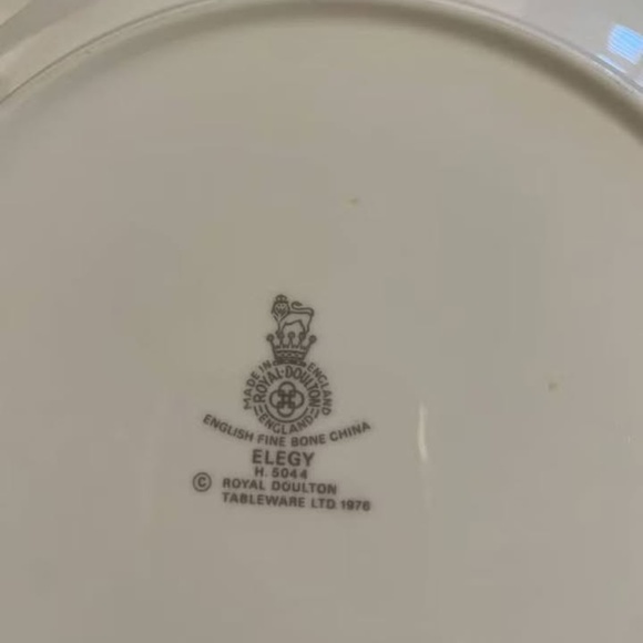 Royal Doulton “Elegy” Fine Bone China Plates Set of 6 (England) - Picture 6 of 6